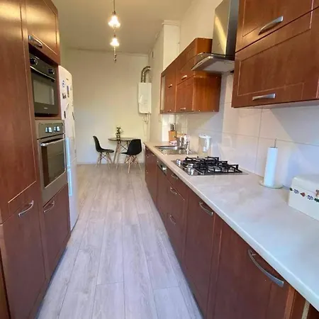 Cozy And Renovated In The Heart Of *