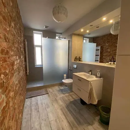 Cozy And Renovated In The Heart Of *