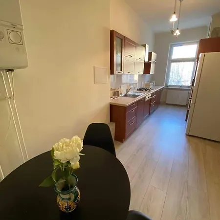 Cozy And Renovated In The Heart Of شتشيتسين