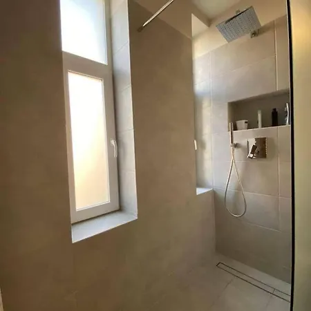Cozy And Renovated In The Heart Of