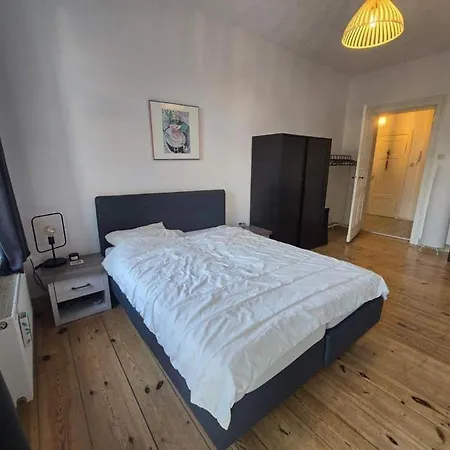 Cozy And Renovated In The Heart Of *